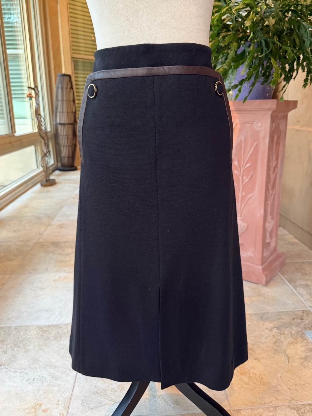 Tory Burch skirt, size M.